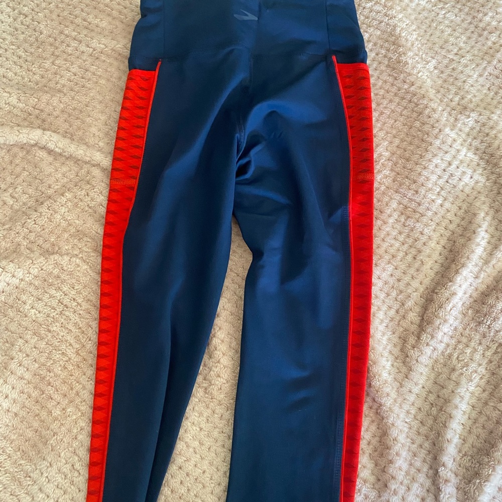 Brooks navy blue cropped, running tight, size XS. side pockets